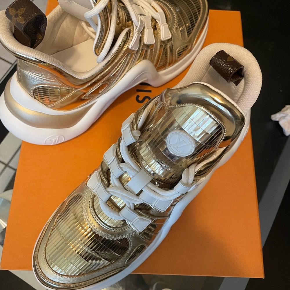 White and gold arch light sneaker - Picture 2 of 5
